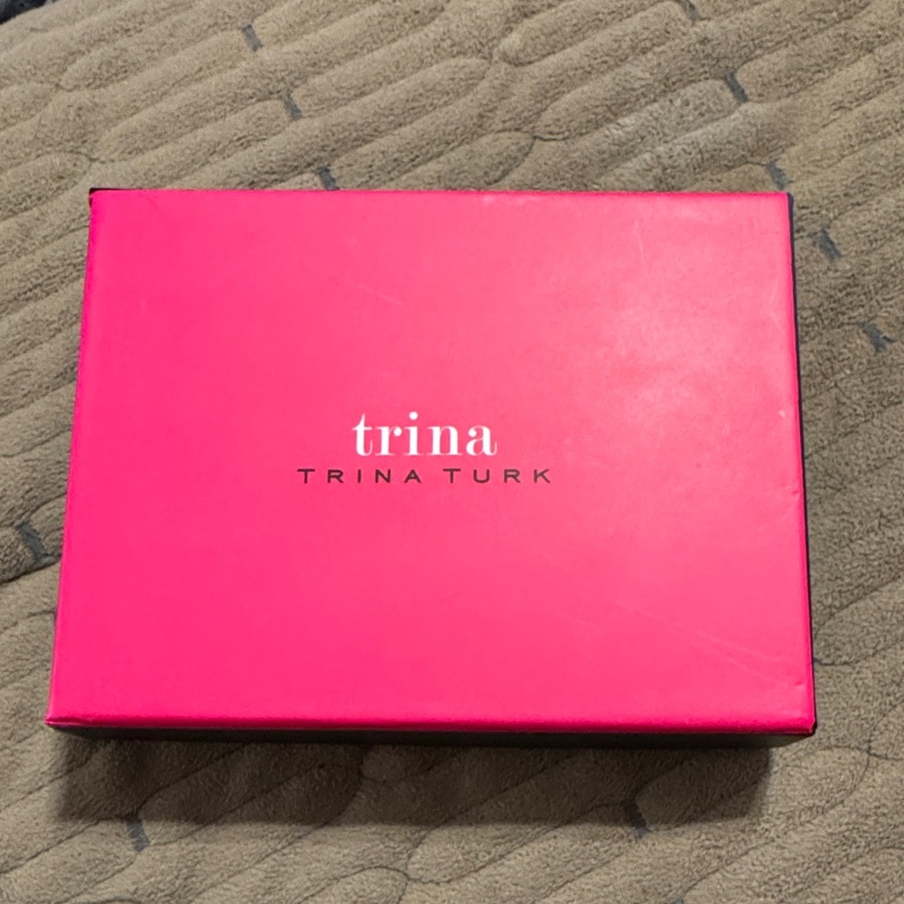 Trina Turk Floral Zip Wallet - Pink Floral Women's Wallet new in box - Picture 5 of 7